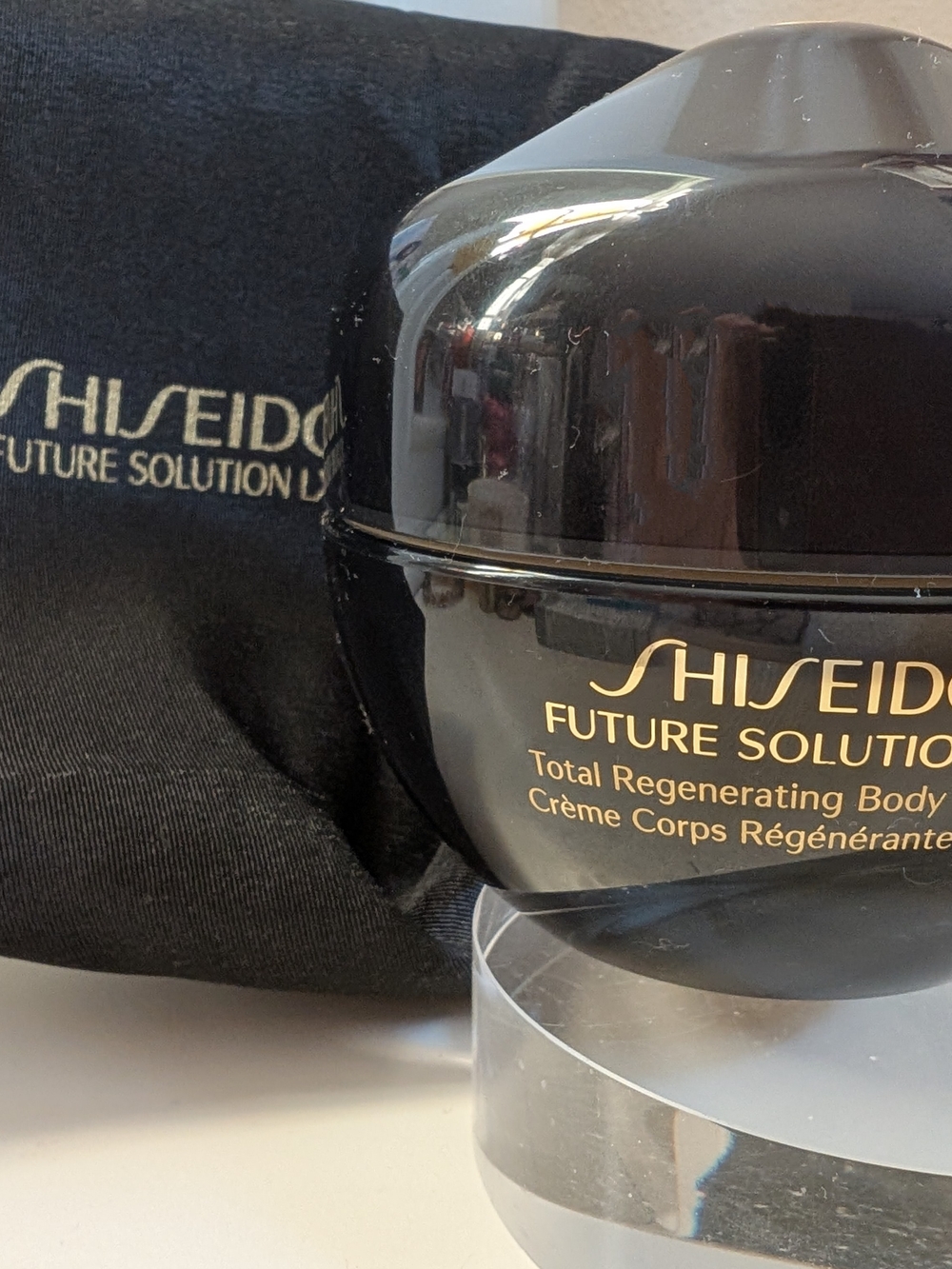 Shiseido Future Solution LX Body Cream 200ml + Original Pouch